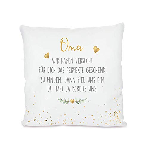 Manufaktur Liebevoll I Kissen „Oma, wir haben versucht ... I Geschenk für die Großmutter, Omi I Besondere Geschenkidee als Dankeschön, zum Geburtstag und zu Weihnachten I 40x40 cm von Manufaktur Liebevoll