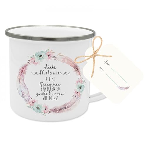 Manufaktur Liebevoll Erzieherin Geschenk Tasse - “Kleine Menschen brauchen so große Herzen wie deins!” - Geschenk Hebamme kleines Dankeschön Geschenk mit Name personalisiert von Manufaktur Liebevoll