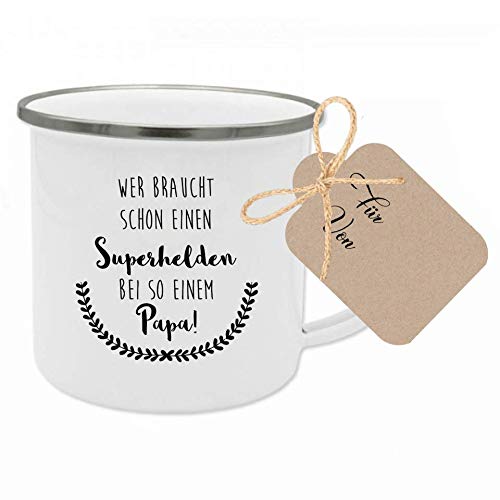 Tasse mit Spruch “Wer braucht schon einen Superhelden … ” I Das perfekte Geschenk für den Papa I Geschenkidee zum Geburtstag, zum Vatertag, als Dankeschön und zu Weihnachten I mit Geschenkanhänger von Manufaktur Liebevoll