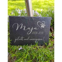 Gedenktafel Für Hund Katze Haustier Schiefer Grabstein Grabplatte Trauerplatte Schiefertafel Tiergrabstein Tiergrab Personalisiert Gedenktafel Für Hund Katze Haustier Schiefer Grabstein Grabplatte Trauerplatte Schiefertafel Tiergrabstein Tiergrab Personalisiert von ManufakturIdeenreich