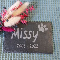 Gedenktafel Für Hund Katze Haustier Schiefer Grabstein Grabplatte Trauerplatte Schiefertafel Tiergrabstein von ManufakturIdeenreich