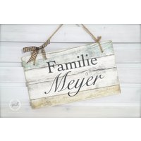 Türschild Aus Holz Mit Dem Namen Deiner Familie von ManufakturLiebevoll