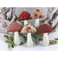 5 Stoffpilze in Dunkelrot/Beige, Dekopilze, Herbst, Weihnachtsbaumdeko, Geschenkanhänger, Glückspilze von ManufakturSteinhoff