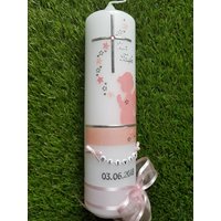 Taufkerze Schutzengel Mädchen - Rosa Kreuz Buchstabenkette Namensband Sterne Wachs Keine Folie Engel Silhouette Verzierung von ManusKerzenzauber