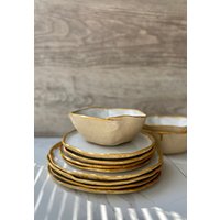 Keramikgeschirr-Set Mit Weißem Und Goldfarbenem Rand Für 4 Personen, Handgefertigtes Steingut-Geschirr-Set Dessert -/Snack - Suppenschüssel von ManyaMadeStudio