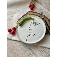 Picasso Inspirierter Roter Teller 25 cm, Keramikgeschirrset, Handgefertigtes Steinzeugset, Einzigartiges Geschirrset, Moderne Kunst Vonmanya von ManyaMadeStudio