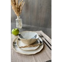 Schwarzer Spritzer Auf Weißem Geschirrset Mit 3 Teilen, Steinzeug-Set Für Abendessen, Frühstück/Dessertteller & Suppenschüssel, Moderne von ManyaMadeStudio