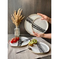 Weiß Schwarzes Geschirr Set, Steingut Snack Teller, Salat Suppenschalen, Serviergeschirr, Moderne Keramik Kunst Vonmanya von ManyaMadeStudio