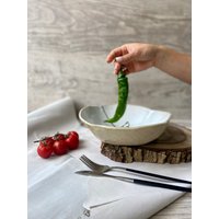 Weiße Picasso Inspirierte Servier/Salatschüssel, Handgemachte Keramikschüssel, Einzigartige Geschirrkeramik, Steinzeug-Keramikschüssel, Moderne von ManyaMadeStudio