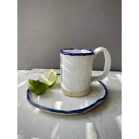 steinzeug Tasse Und Dessert Teller Set Weiße & Blaue Keramik Geschirr von ManyaMadeStudio
