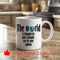 Die Welt Wird Durch Ihr Beispiel Geändert, Nicht Ihre Meinung Kaffeetasse - 11 Unzen Erhältlich in Keramik Oder Kunststoff Die Welt Wird Durch Ihr Beispiel Geändert, Nicht Ihre Meinung Kaffeetasse - 11 Unzen Erhältlich in Keramik Oder Kunststoff von MapleGroveCreations