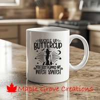 Buckle Up Buttercup Sie Haben Gerade Meinen Hexenschalter Umgedreht - Hexe Kaffeetasse 11 Unzen Erhältlich in Keramik Oder Kunststoff von MapleGroveCreations