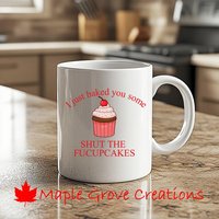 Shut The Fucupcake Kaffeetasse - 11 Unzen Erhältlich in Keramik Oder Kunststoff Shut The Fucupcake Kaffeetasse - 11 Unzen Erhältlich in Keramik Oder Kunststoff von MapleGroveCreations