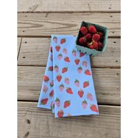 Erdbeer Geschirrtuch, Beeren Print Küchentuch von MapleMoonDesign