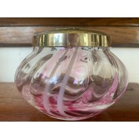 Vintage Caithness Flamenco Rosa Glas Posy Schüssel, Blumenhalter, Pink Swirl Candy Strip von MarangeVintage