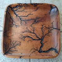 Eckige Schale, Snackschale, Schüssel, Holz, Lichtenberg, Mit Strom Gebrannt, Küchen Utensil, Deko, Wohndesign Eckige Schale, Snackschale, Schüssel, Holz, Lichtenberg, Mit Strom Gebrannt, Küchen Utensil, Deko, Wohndesign von MarbelloHolzdesign