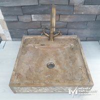 Noche Travertine Rustikales Eckiges Waschbecken - Mit Wasserhahnauslass Handarbeit, 100% Naturstein von MarbleDesignMarket