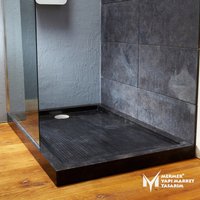 Schwarzer Marmor Streifen Design Duschtablett - Handgefertigt, 100% Naturstein, Duschsockel, Badezimmer von MarbleDesignMarket