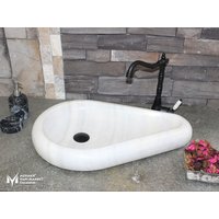 Weißer Marmorkiesel Modellwaschbecken - Handgefertigt, 100% Naturstein, Waschbecken von MarbleDesignMarket