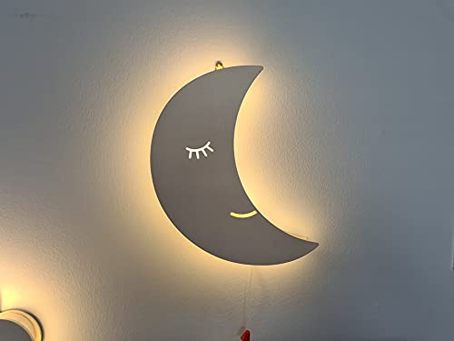 Marco Paul Moon weißes Holz-Nachtlicht zur Wandmontage, Kinderzimmer-Wandleuchte, Schlafzimmer-Dekoration, Nachttischlampe, Halbmond von Marco Paul Interiors