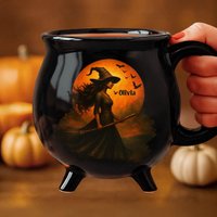 Benutzerdefinierte Witching Sie Eine Böse Gebräuhexenkessel-Kaffeetasse, Personalisierte Halloween-Witziggeschenke Für Besties, Schwestern, Bff von MarcoArmgortStore