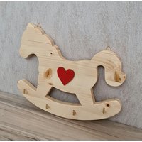 Kindergarderobe Mit 4 Kleiderhaken Children Wardrobe With Four Coat Hook Kinderzimmer Room Holz Wood Schaukelpferd Rocking Horse Kindergarderobe Mit 4 Kleiderhaken Children Wardrobe With Four Coat Hook Kinderzimmer Room Holz Wood Schaukelpferd Rocking Horse von MarcosHolzwelt