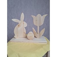 Osterdeko "Sitzender Hase Mit Blume Und Ei" Easterdecoration Sitting Bunny With Flower & Egg Eastern Ostern Geschenk Gift Holzdekoration von MarcosHolzwelt