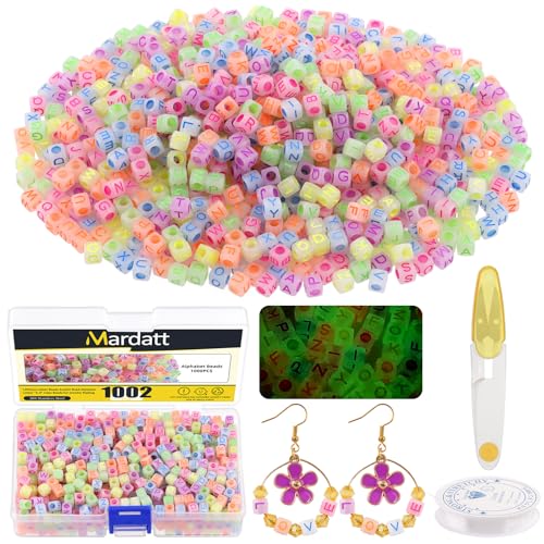 Mardatt Glow-in-the-Dark Schmuckmacherset mit 1002 Pcs Glow Letter Beads, Acryl, Modern, Unisex, Alle Altersgruppen, DIY, Alle Staffeln von Mardatt