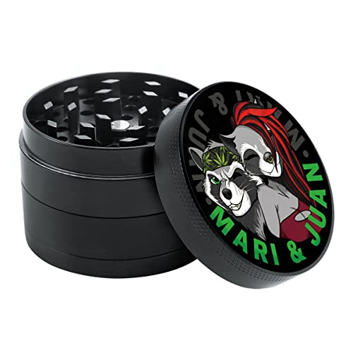 Mari & Juan Premium Grinder Set 2025 | 4-teilig, ø 48 mm, Höhe 3,7 mm | Aus hochwertigem Zink | Kräutermühle inkl. Pollenschieber | Ideal für Gewürze & Kräuter von Mari & Juan