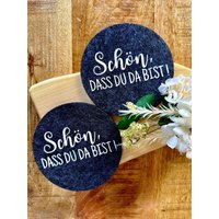 Untersetzer "Schön, Dass Du Da Bist" | Filzuntersetzer Geschenkidee Mit Spruch Glasuntersetzer Rund Untersetzer "Schön, Dass Du Da Bist" | Filzuntersetzer Geschenkidee Mit Spruch Glasuntersetzer Rund von MarjasDesignShop