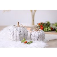 2 Gestrickte Deko-Kürbisse Natur , Herbstdeko von MarkeeigenHaendigDE