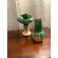 Einzigartiges Mid Century Set Aus 2 Grünen Vasen Einzigartiges Mid Century Set Aus 2 Grünen Vasen von MarketOfLondon