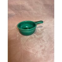 Schöne Vintage Steinzeug Handgemachte Grüne Suppenschüssel Mit Henkel von MarketOfLondon