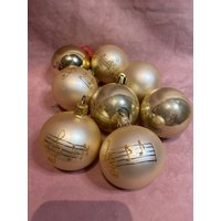 Vintage Wunderschönes Set Von 8 Goldenen Kugeln Mit Notizen Für Den Weihnachtsbaum von MarketOfLondon