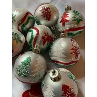 Wunderschöne Silberne Weihnachtskugeln 8Er Set Mit Tannenbäumen von MarketOfLondon