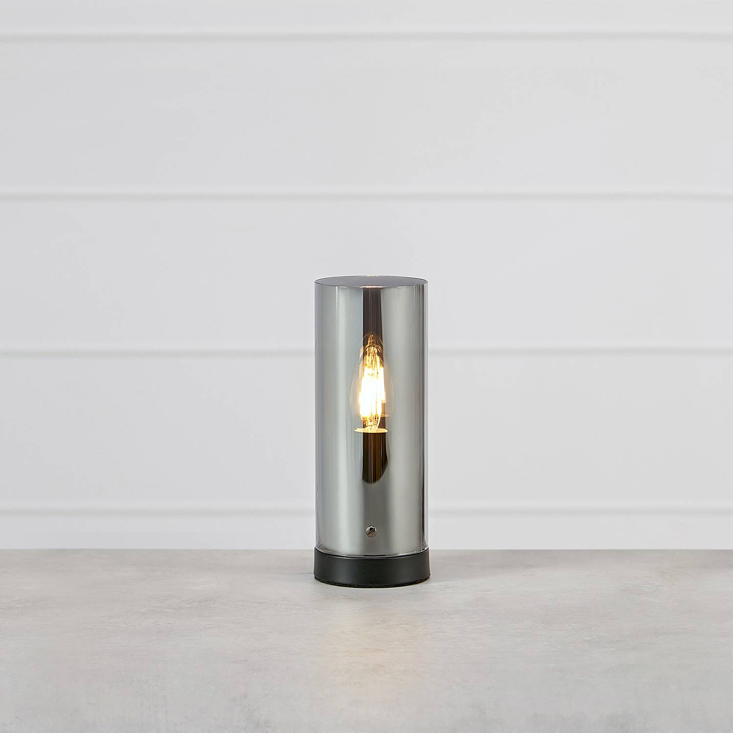 home24 Tischleuchte Post 23cm Schwarz/Schwarz Eisen, lackiert Rauchglas E14 home24 Tischleuchte Post 23cm Schwarz/Schwarz Eisen, lackiert Rauchglas E14 von home24