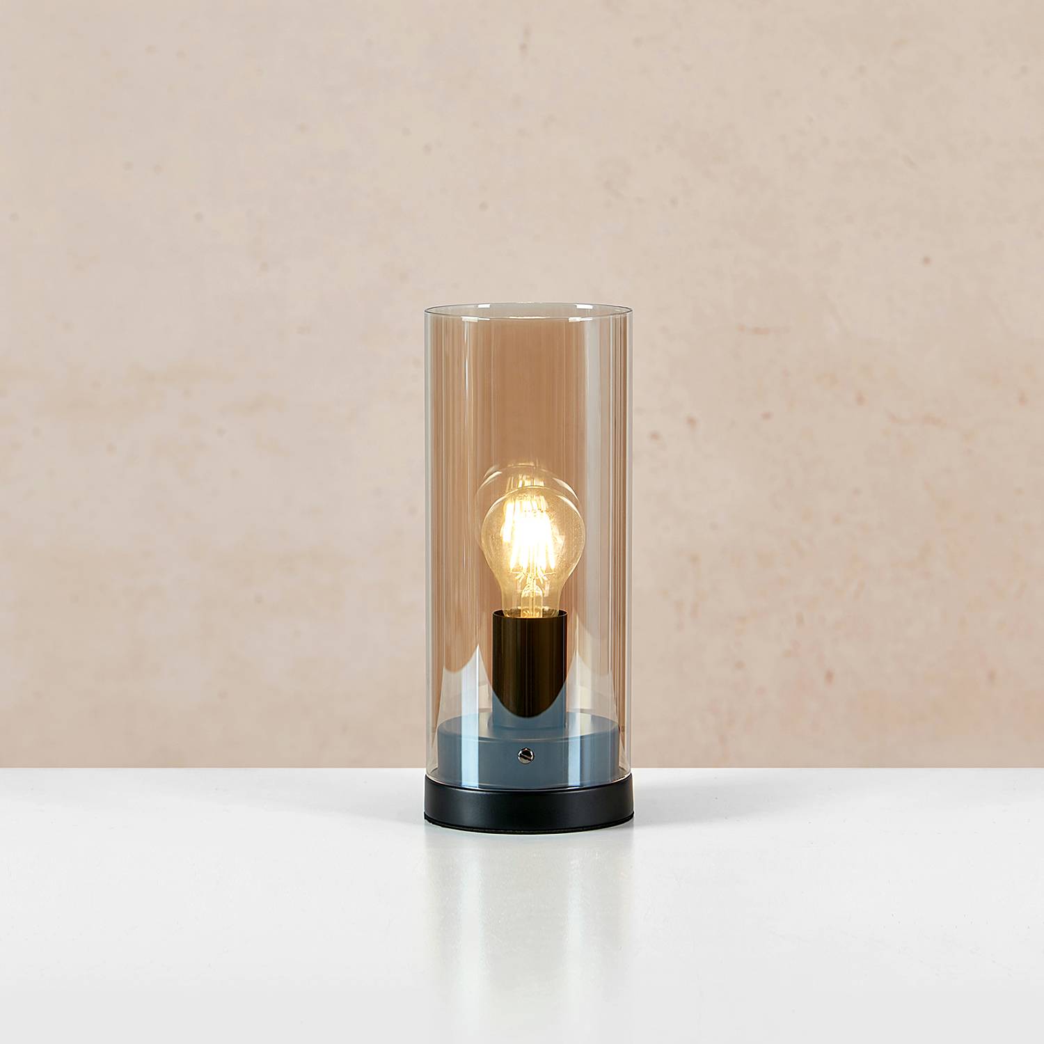 home24 Tischleuchte Post 29cm Gold/Gold Eisen, lackiert Rauchglas E27 home24 Tischleuchte Post 29cm Gold/Gold Eisen, lackiert Rauchglas E27 von home24