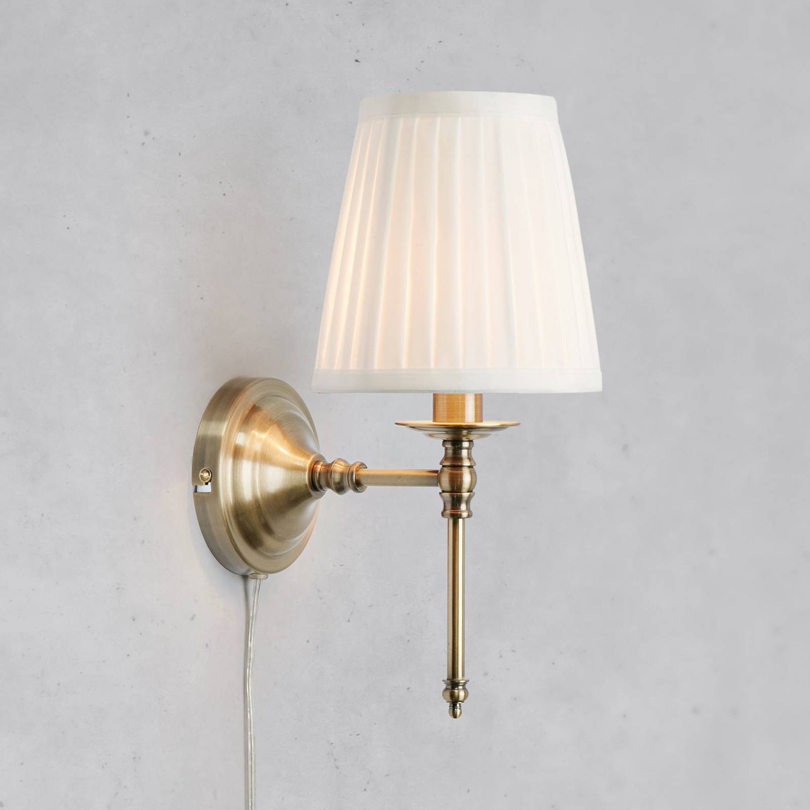 Wandlampe Manor, weiß/messingfarben, Höhe 40 cm Stoff/Metall Wandlampe Manor, weiß/messingfarben, Höhe 40 cm Stoff/Metall von Markslöjd