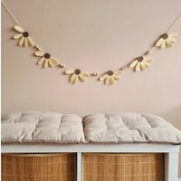 Gänseblümchen Blumengirlande Boho Wanddeko 100cm von MarmysFeltStudio