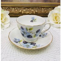 Queen Anne-Tasse Mit Untertasse Von 1959 Bis 1959 Queen Anne-Tasse Mit Untertasse Von 1959 Bis 1959 von MarquisTreasures