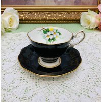 Royal Albert Unbenannte "White Dogwood" Teetasse Und Untertasse Um 1940Er Jahre von MarquisTreasures