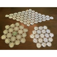 Set Von Drei Handgemachten Deckchen Set Von Drei Handgemachten Deckchen von MarquisTreasures