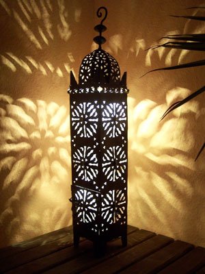 Orientalische Laterne aus Metall Schwarz Frane 74cm groß | Marokkanische Gartenlaterne für draußen, Innen als Bodenlaterne | Marokkanisches Gartenwindlicht Windlicht hängend oder zum hinstellen von Marrakesch Orient & Mediterran Interior