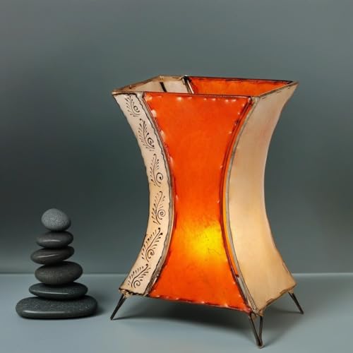 Asiatische Tischlampe Chika 40cm Lederlampe Hennalampe Lampe | Orientalische kleine Tischlampen aus Metall, Lampenschirm aus Leder | Orientalische Dekoration aus Marokko, Farbe Orange, Beige von Marrakesch Orient & Mediterran Interior