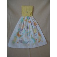 Regenschirme Und Regenstiefel, Küchentuch, Handgefertigter Topper, Snap, Gelb Kariertes Top von Marshaslilcraftpatch