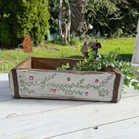 Alte Ziegelform Blätterranke Rosen Dekokiste Aus Holz Rustikale Holzform Landhaus Kiste Weiße Pflanzkiste Blumenkasten Vintage Alte Ziegelform Blätterranke Rosen Dekokiste Aus Holz Rustikale Holzform Landhaus Kiste Weiße Pflanzkiste Blumenkasten Vintage von MarthasHusAtelier