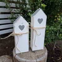 Dekohaus 2Er Set Holzhaus Häuschen Aus Holz Kleine Dekohäuser Häuserzeile Weiß Häuserliebe Outdoor Deko Holzdeko Dekohaus 2Er Set Holzhaus Häuschen Aus Holz Kleine Dekohäuser Häuserzeile Weiß Häuserliebe Outdoor Deko Holzdeko von MarthasHusAtelier