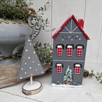 Dekohaus Weihnachten 2 Tlg. Deko Set Haus Tischdeko Landhaus Tannenbaum Holzdeko Geschenk Weihnachtliche Dekohaus Weihnachten 2 Tlg. Deko Set Haus Tischdeko Landhaus Tannenbaum Holzdeko Geschenk Weihnachtliche von MarthasHusAtelier