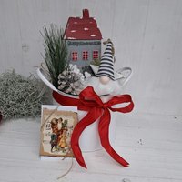 Geschenke Set Weihnachten Deko Haus Tischdeko Landhaus Geschenkbox Wichtel Geschenk Winterdorf Häuserzeile Winterdeko Geschenke Set Weihnachten Deko Haus Tischdeko Landhaus Geschenkbox Wichtel Geschenk Winterdorf Häuserzeile Winterdeko von MarthasHusAtelier