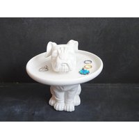 Weißer Keramik-Bulldog-Sockelständer. Schmuckhalter, Schmuckschale Weißer Keramik-Bulldog-Sockelständer. Schmuckhalter, Schmuckschale von MartheAndSuzanne